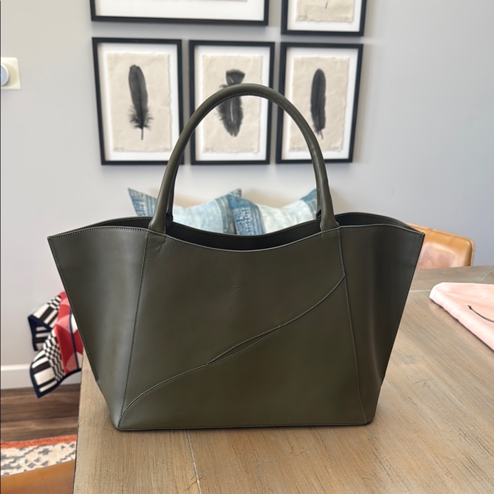 ATP Atelier
GALLIPOLI HANDBAG Elegant Olive Green Tote Bag
